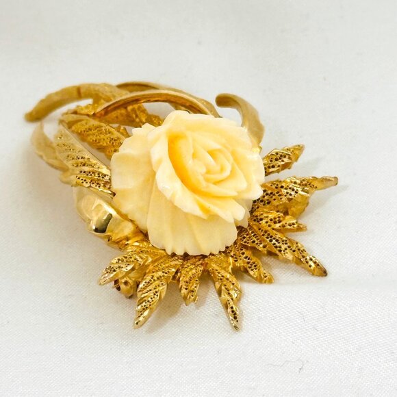 Elegant Polcini Ledo Vintage Brooch w/Celluloid Flower - Picture 3 of 7